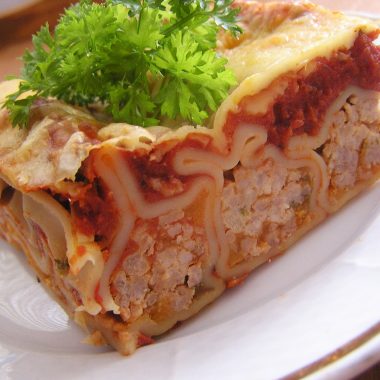 Cannelloni plnené mäsom v paradajkovej omáčke